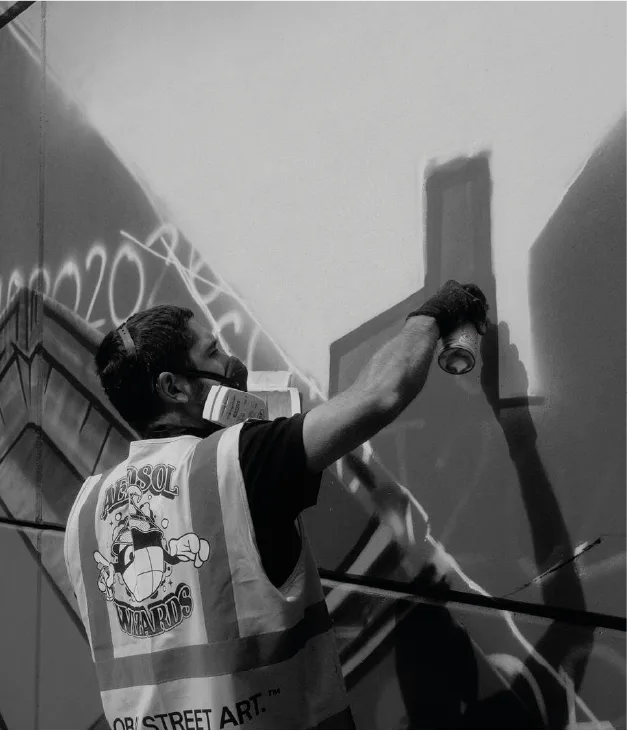 BAONE pintando un mural